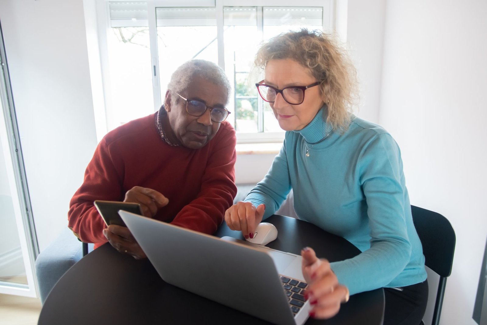 Older couple searching mesothelioma clinical trials for veterans on ClinicalTrials.gov at home