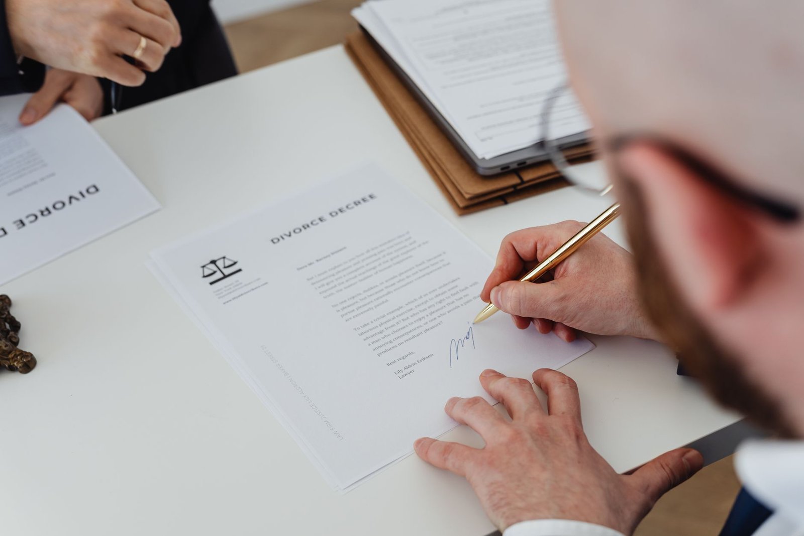 Veteran signing documents during estate planning for veterans with mesothelioma with an attorney