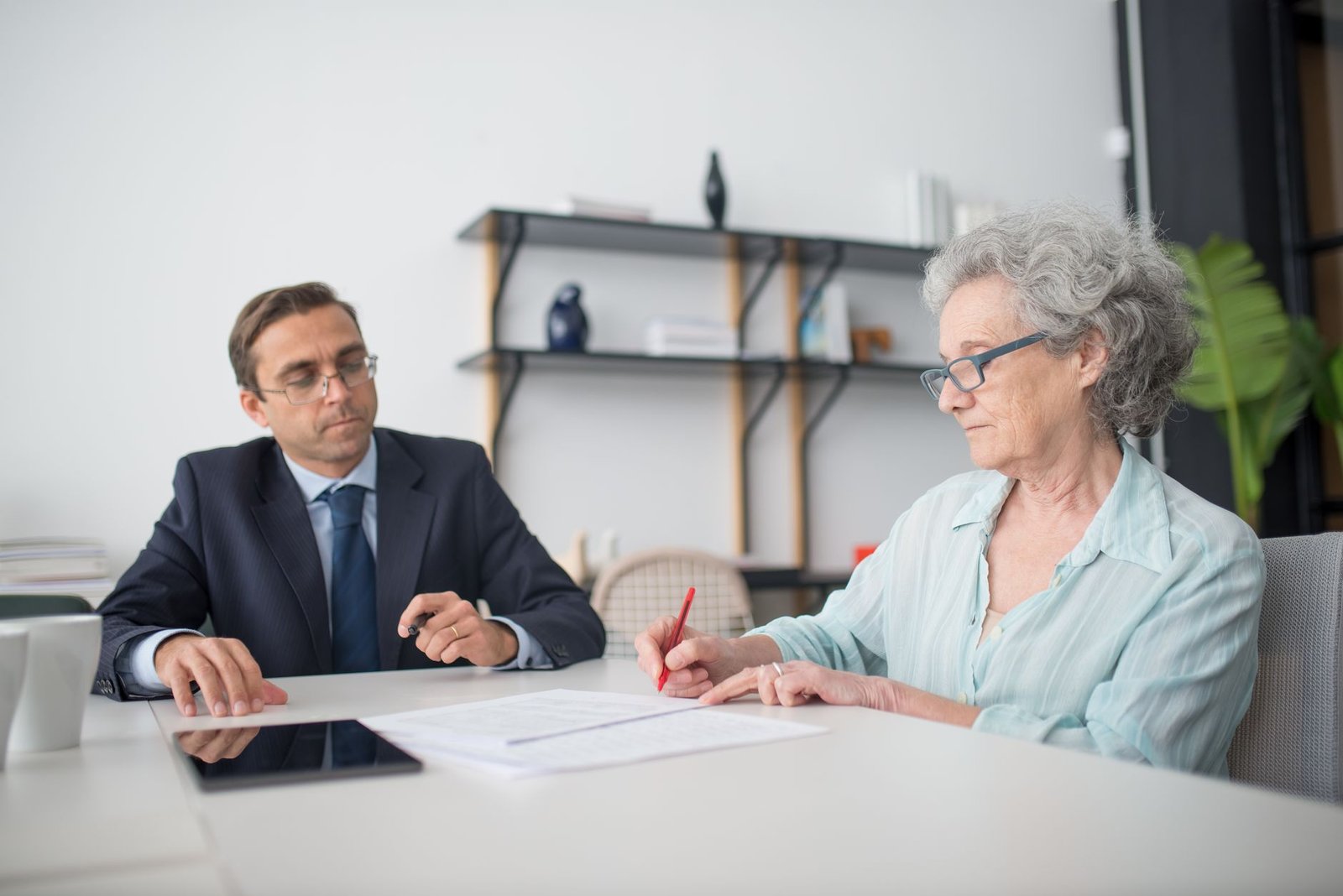 Veteran discussing VA disability and divorce questions with an advisor across a desk