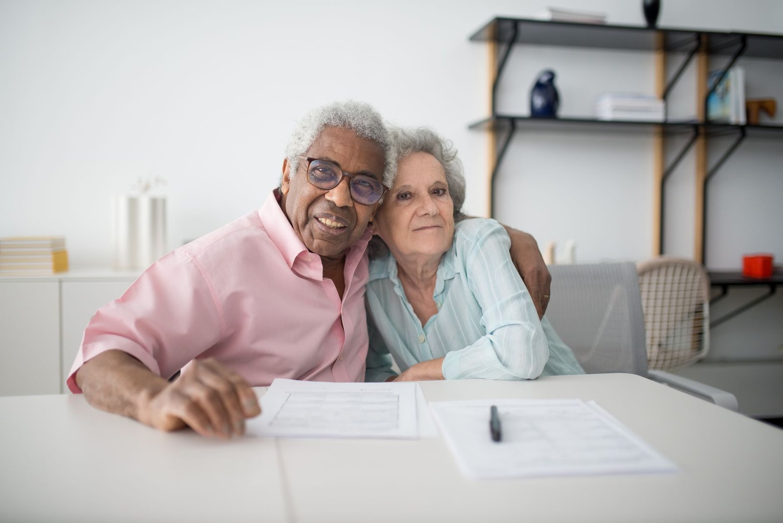 Older couple working through estate planning for veterans with mesothelioma at their kitchen table